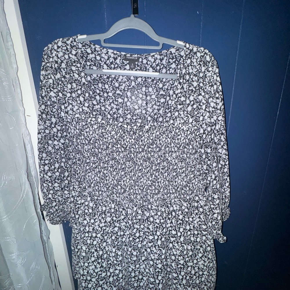 Torrid Black and White Floral Long Sleeve Top